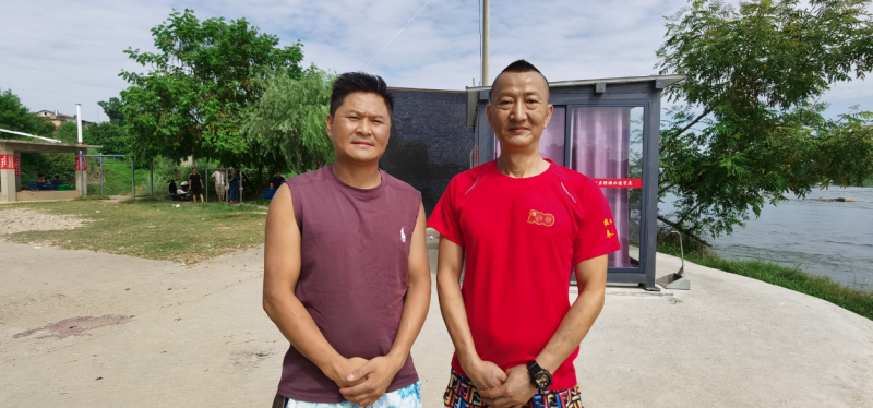 资江激流夜现险情 冬泳队员勇救母子