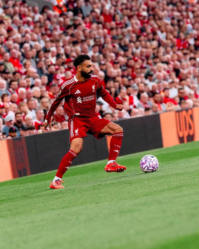 记者：萨拉赫经纪人在与吉达联合谈判球员持